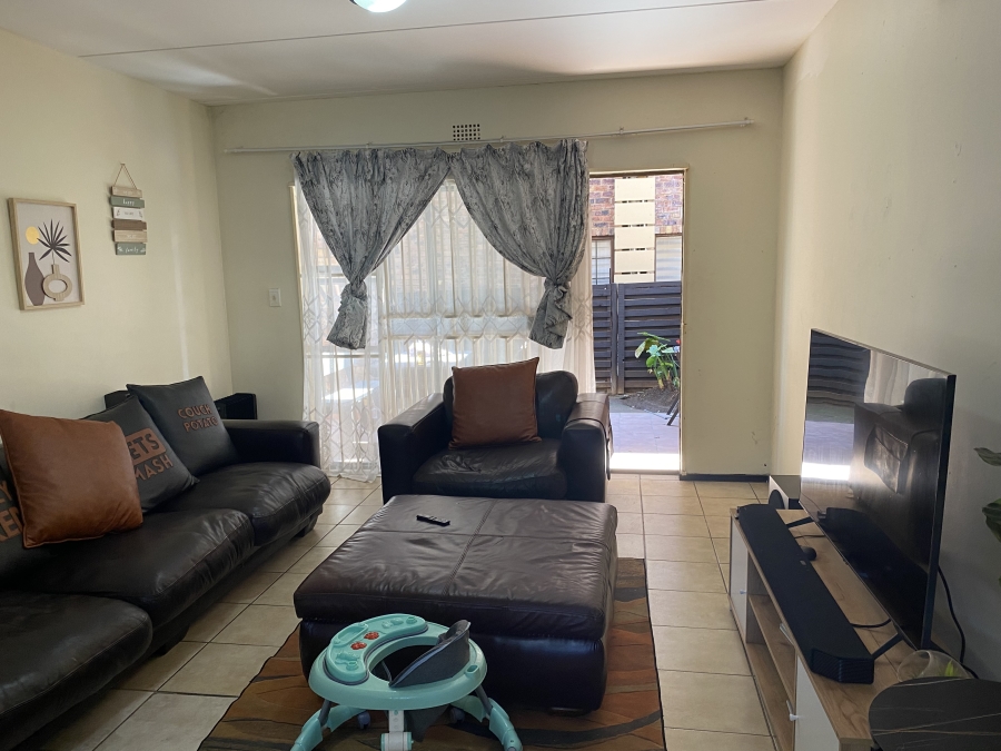 2 Bedroom Property for Sale in Sonneveld Gauteng