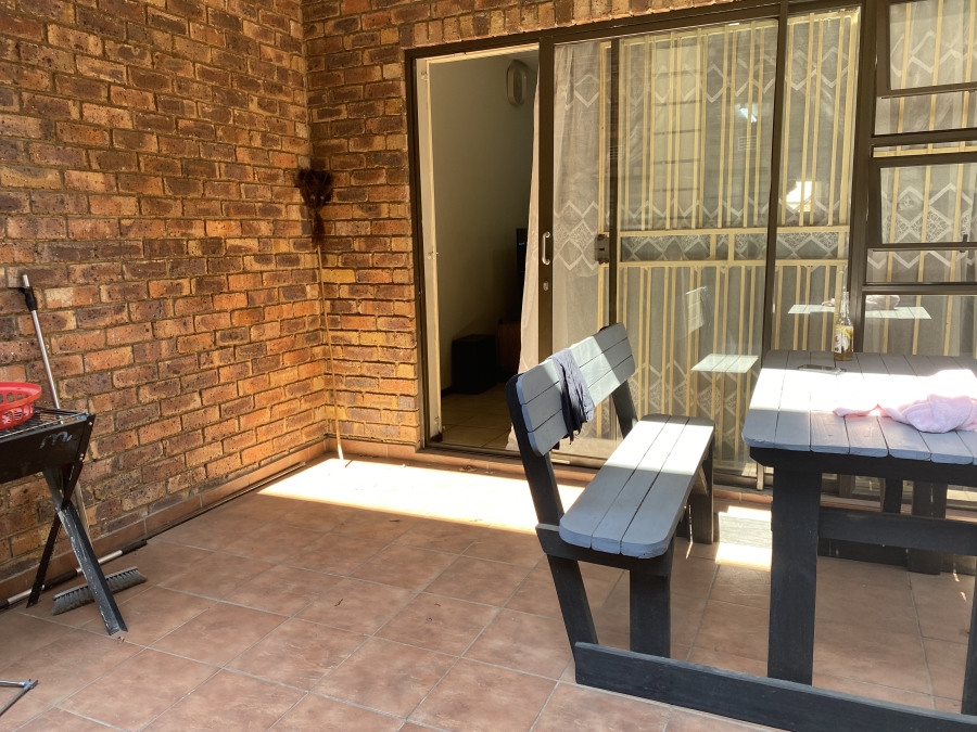 2 Bedroom Property for Sale in Sonneveld Gauteng