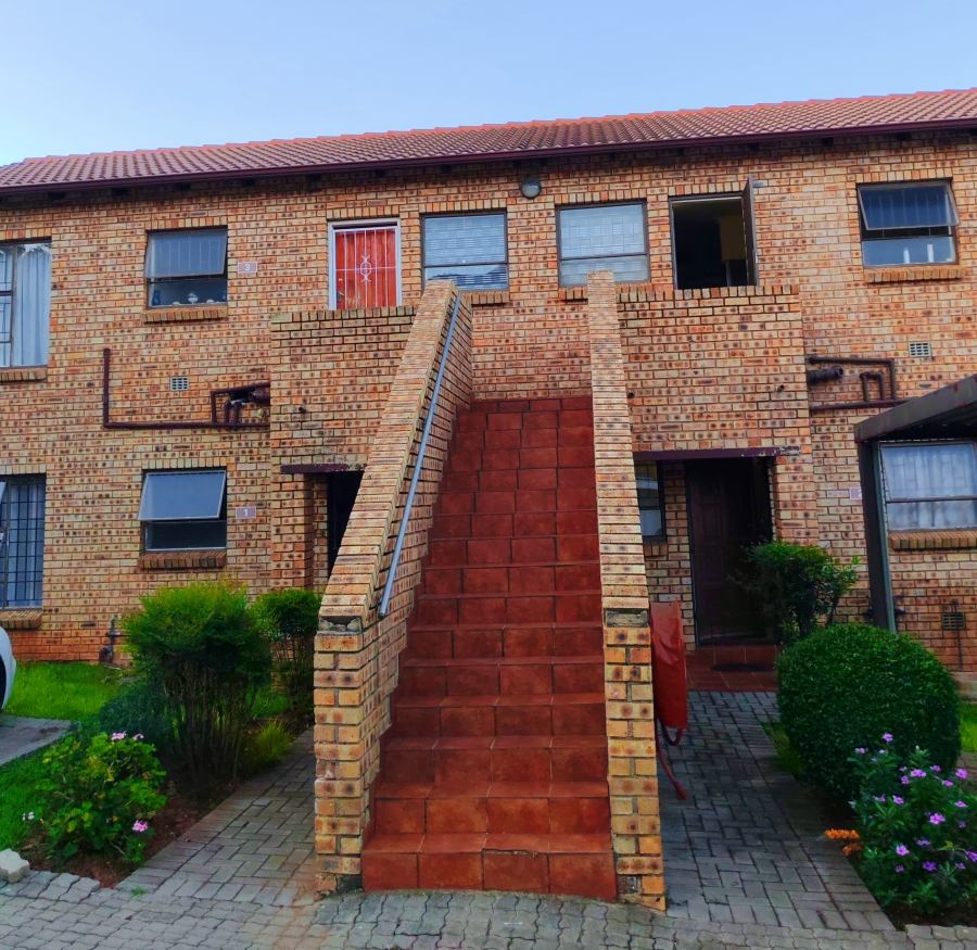 2 Bedroom Property for Sale in Amorosa Gauteng