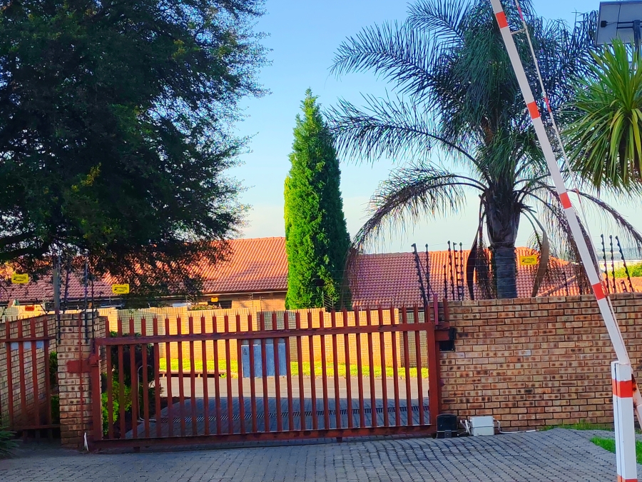 2 Bedroom Property for Sale in Amorosa Gauteng