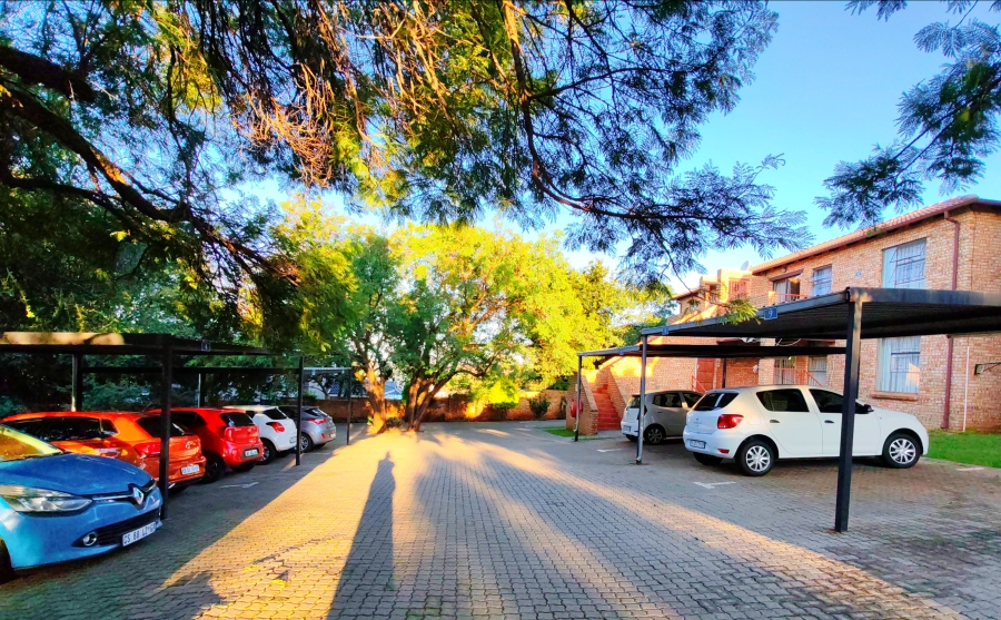 2 Bedroom Property for Sale in Amorosa Gauteng