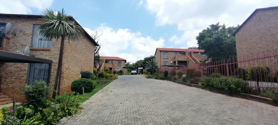 2 Bedroom Property for Sale in Amorosa Gauteng