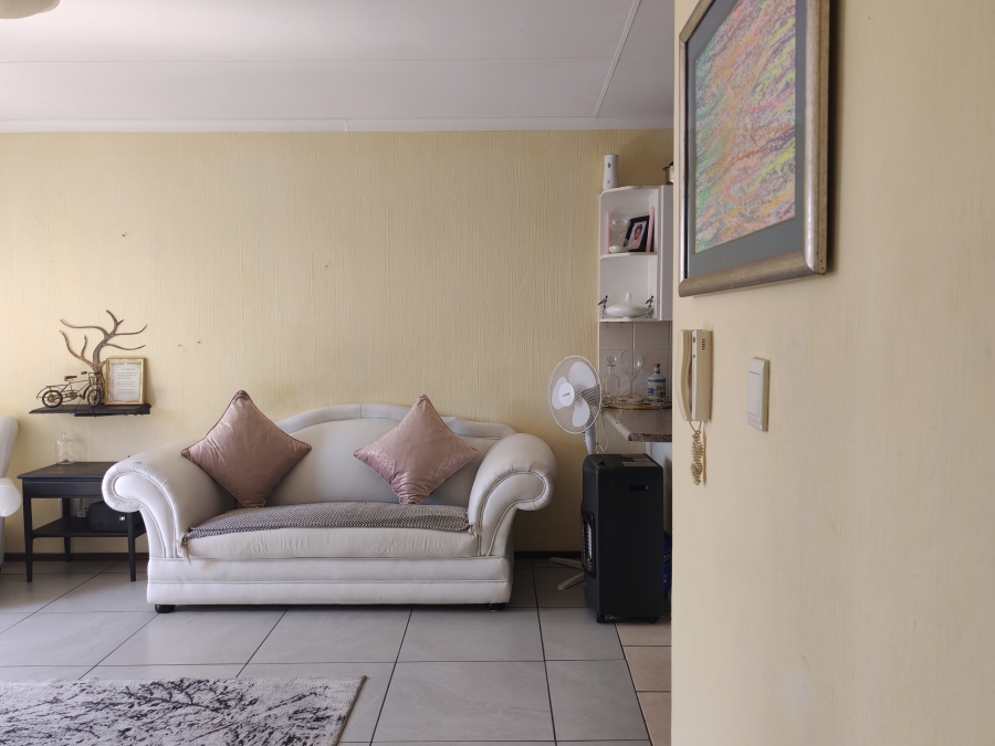 2 Bedroom Property for Sale in Amorosa Gauteng