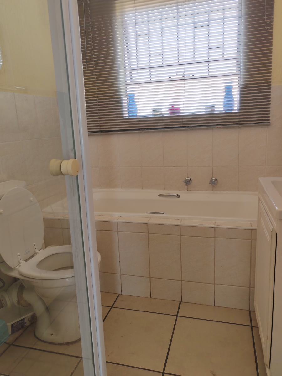 2 Bedroom Property for Sale in Amorosa Gauteng