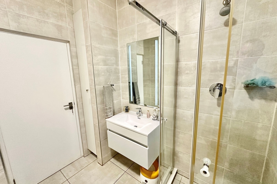 To Let 2 Bedroom Property for Rent in The Polofields Gauteng