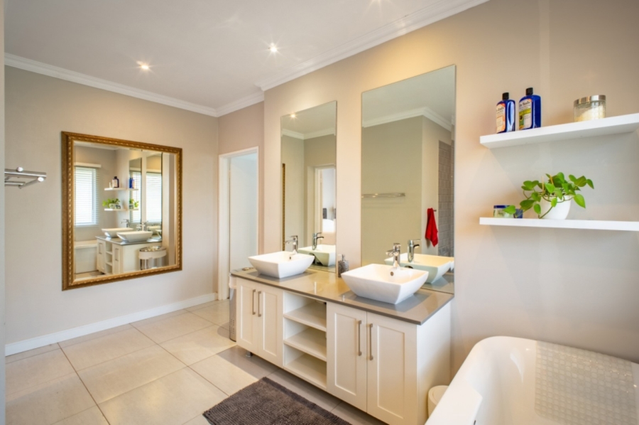 7 Bedroom Property for Sale in Bryanston Gauteng