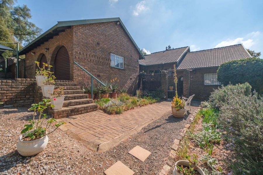 4 Bedroom Property for Sale in Helderkruin Gauteng