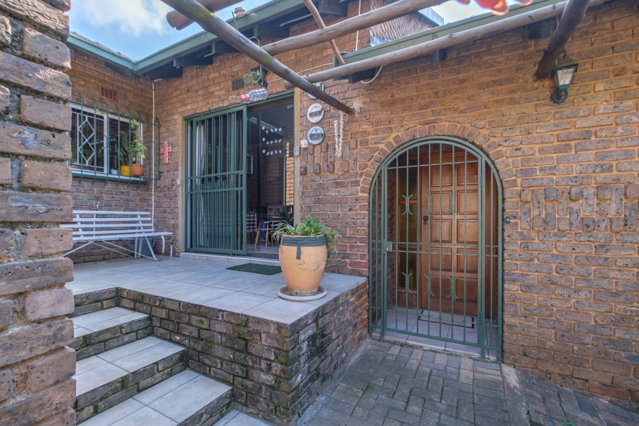4 Bedroom Property for Sale in Helderkruin Gauteng