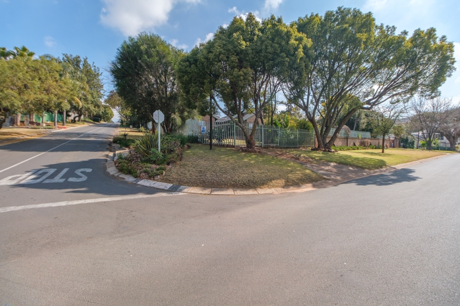 4 Bedroom Property for Sale in Helderkruin Gauteng
