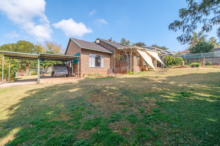 4 Bedroom Property for Sale in Helderkruin Gauteng