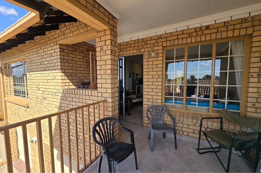 2 Bedroom Property for Sale in Magalieskruin Gauteng