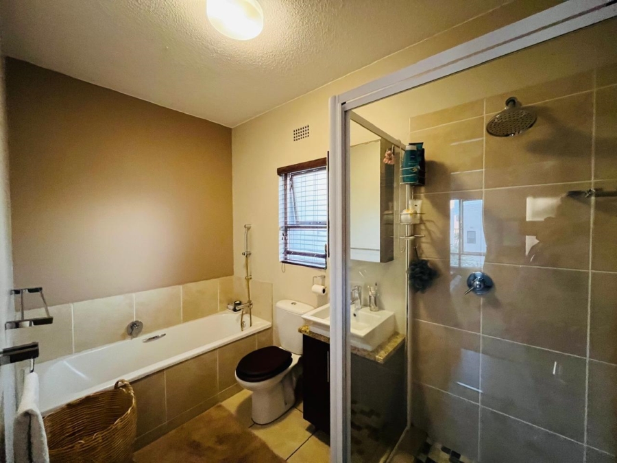 2 Bedroom Property for Sale in Sunninghill Gauteng