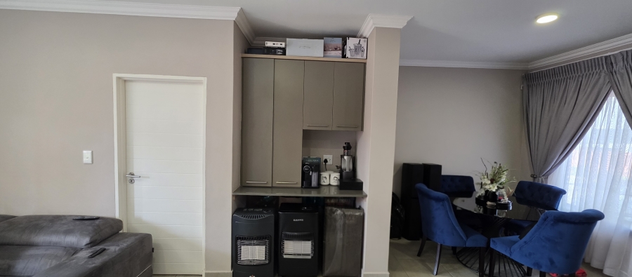 2 Bedroom Property for Sale in Six Fountains Residential Estate Gauteng