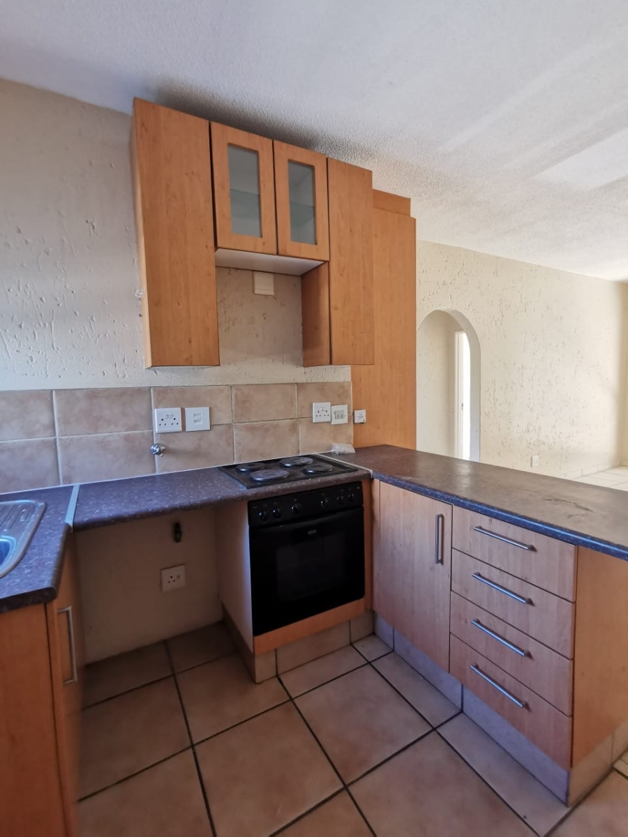 To Let 1 Bedroom Property for Rent in Lonehill Gauteng