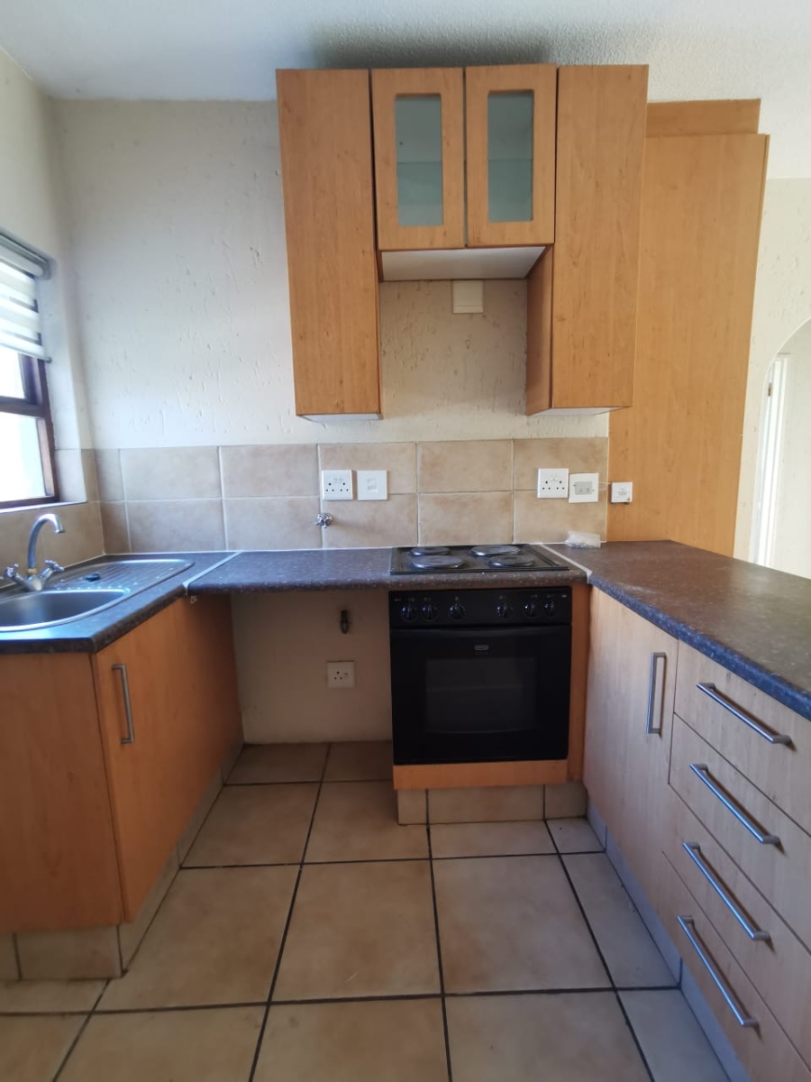 To Let 1 Bedroom Property for Rent in Lonehill Gauteng