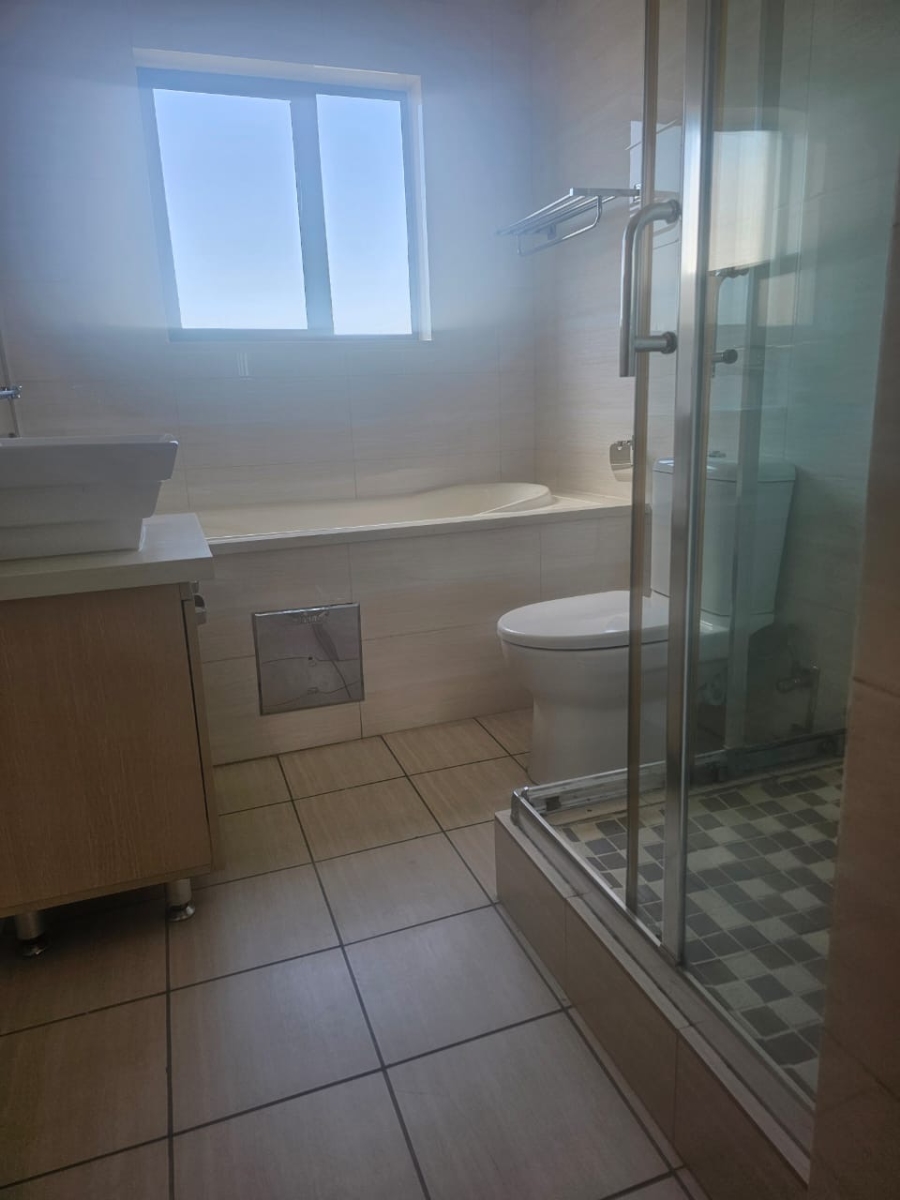 To Let 2 Bedroom Property for Rent in Broadacres Gauteng
