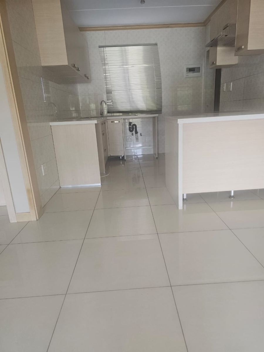 To Let 2 Bedroom Property for Rent in Broadacres Gauteng