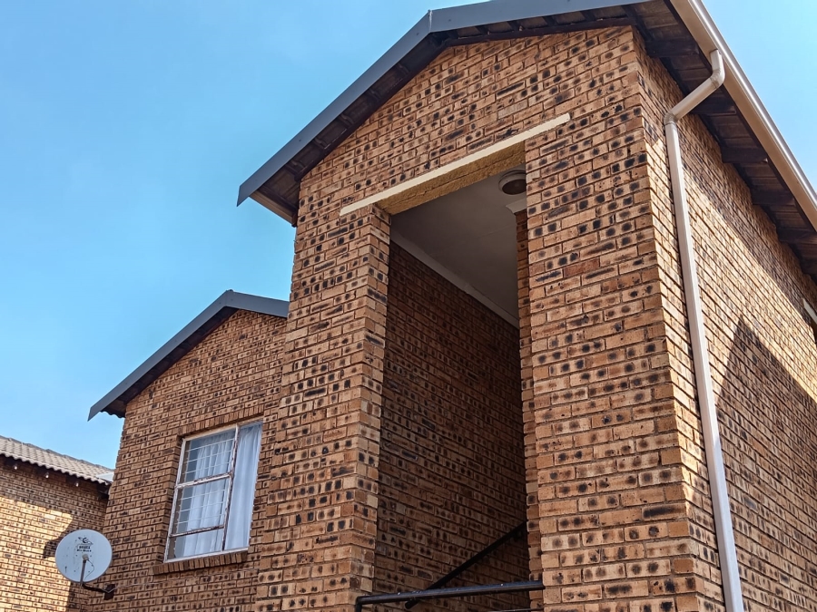 2 Bedroom Property for Sale in Honeydew Gauteng