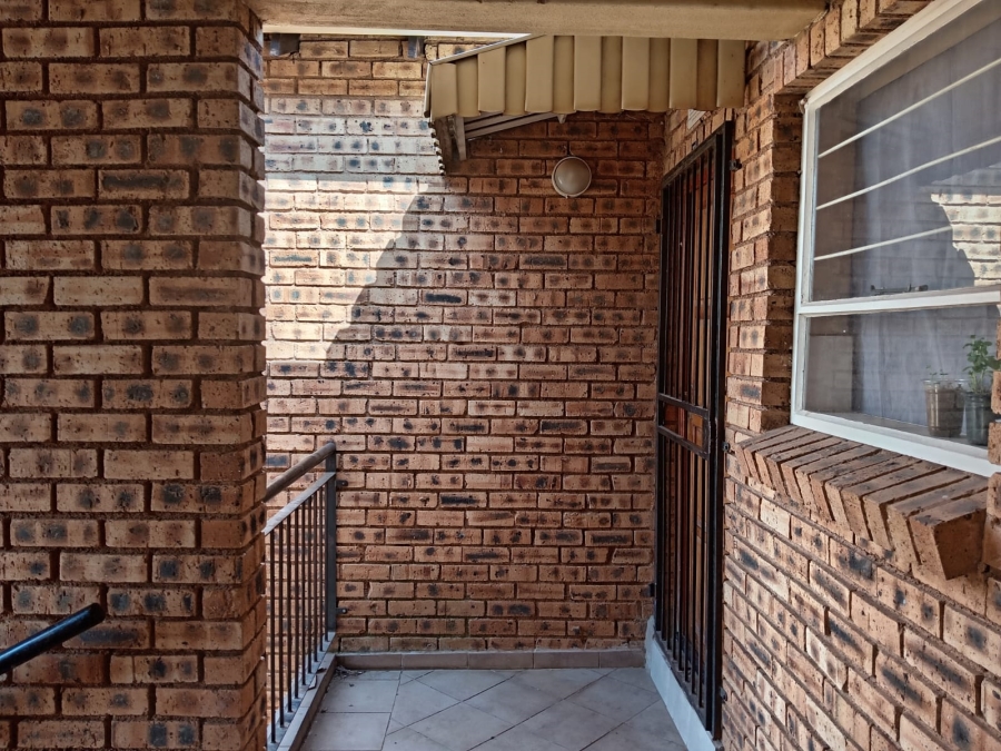 2 Bedroom Property for Sale in Honeydew Gauteng