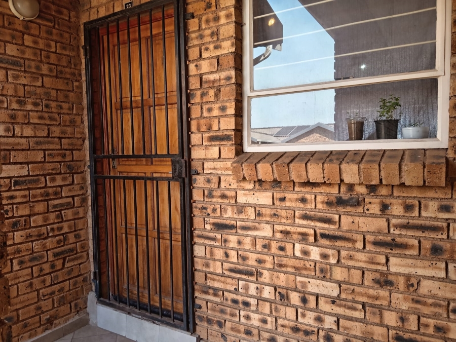 2 Bedroom Property for Sale in Honeydew Gauteng