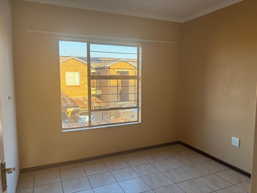 2 Bedroom Property for Sale in Honeydew Gauteng