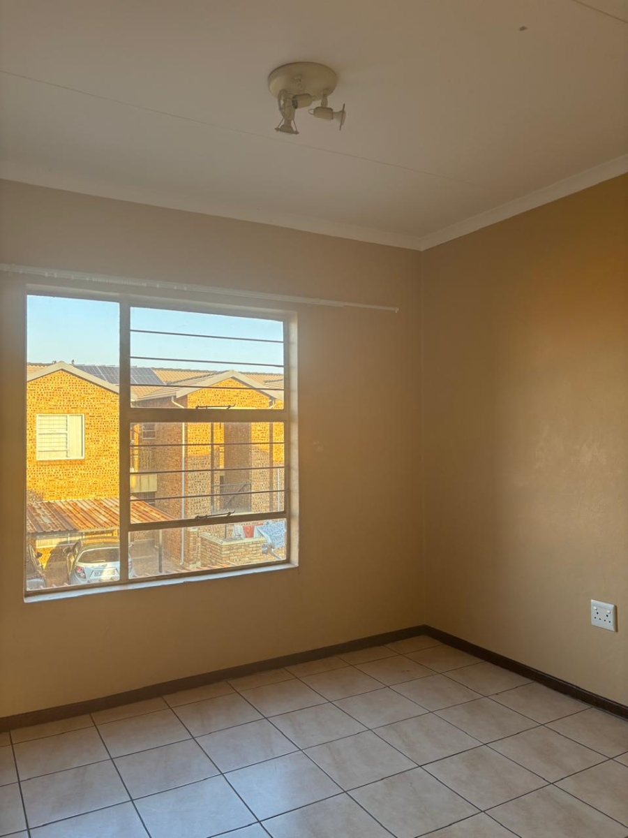 2 Bedroom Property for Sale in Honeydew Gauteng