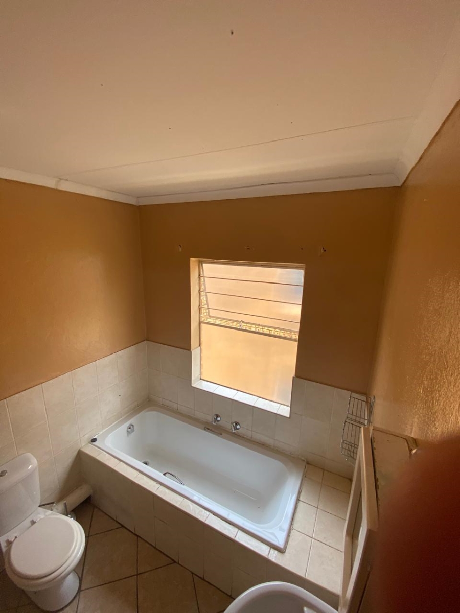 2 Bedroom Property for Sale in Honeydew Gauteng
