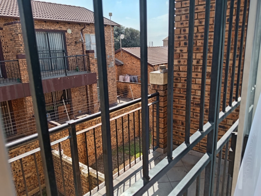 2 Bedroom Property for Sale in Honeydew Gauteng