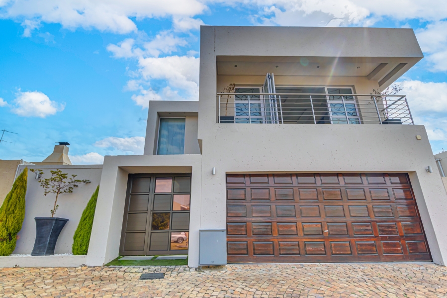 5 Bedroom Property for Sale in Buccleuch Gauteng