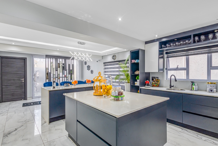 5 Bedroom Property for Sale in Buccleuch Gauteng