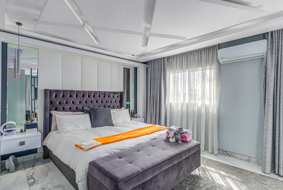 5 Bedroom Property for Sale in Buccleuch Gauteng