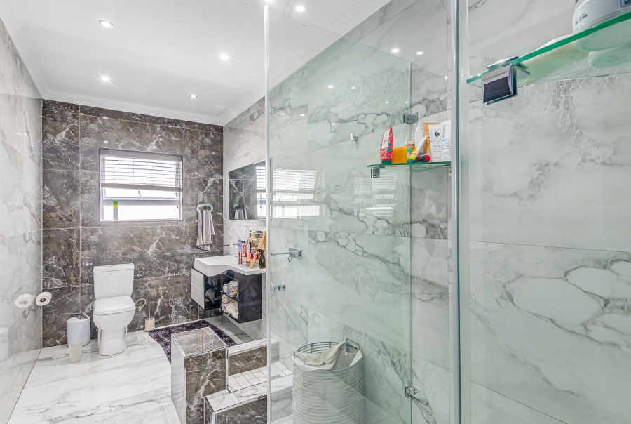 5 Bedroom Property for Sale in Buccleuch Gauteng