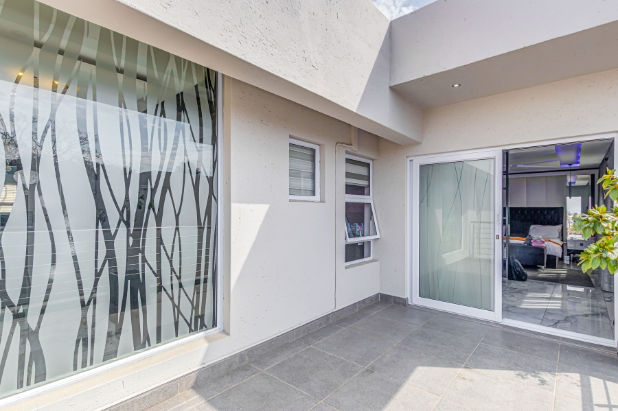 5 Bedroom Property for Sale in Buccleuch Gauteng