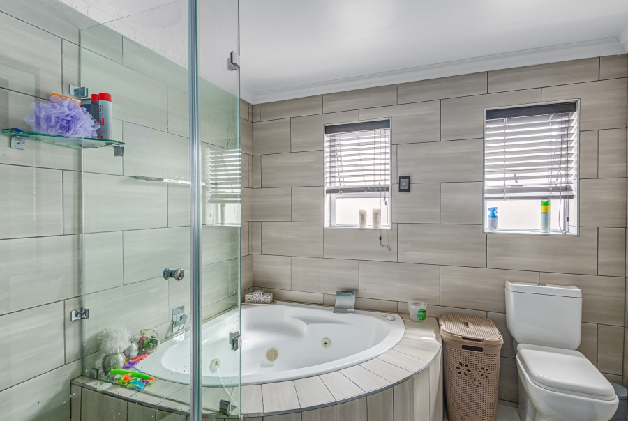5 Bedroom Property for Sale in Buccleuch Gauteng