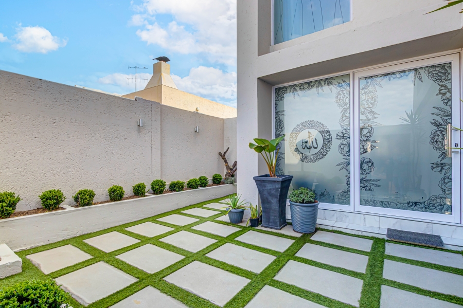 5 Bedroom Property for Sale in Buccleuch Gauteng