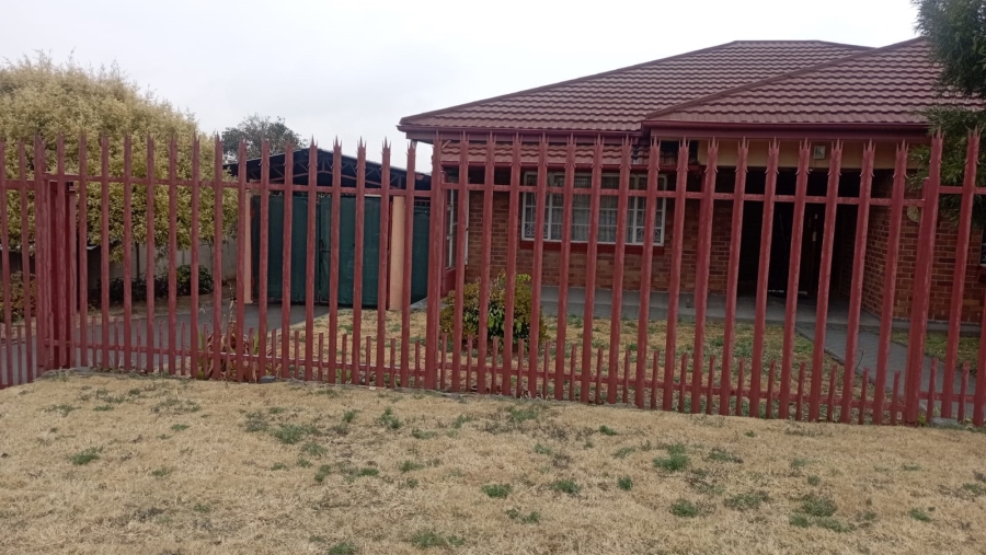 To Let 3 Bedroom Property for Rent in Elsburg Gauteng