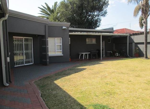 3 Bedroom Property for Sale in Robertsham Gauteng