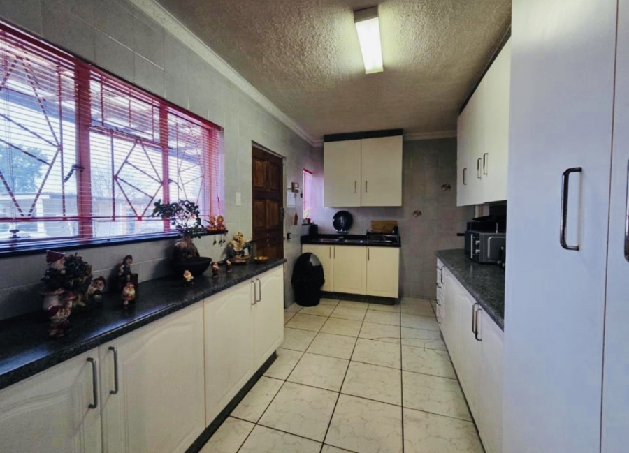 3 Bedroom Property for Sale in General Albertspark Gauteng