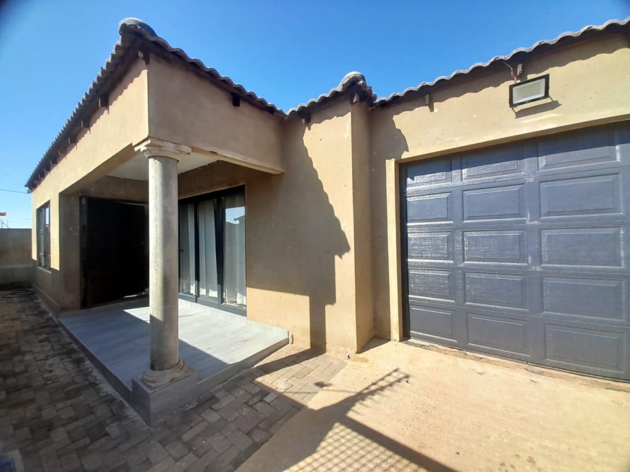 3 Bedroom Property for Sale in Mohlakeng Gauteng