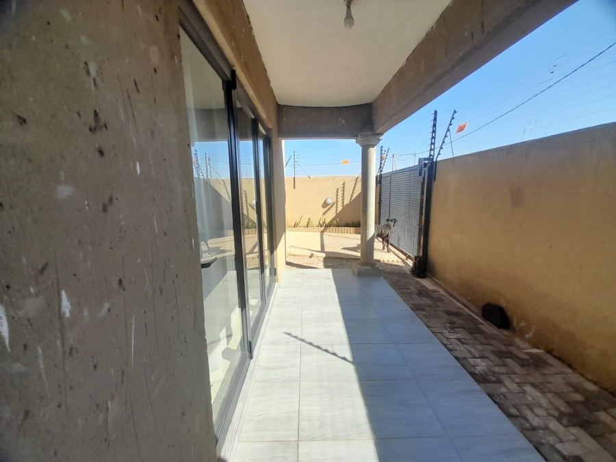 3 Bedroom Property for Sale in Mohlakeng Gauteng