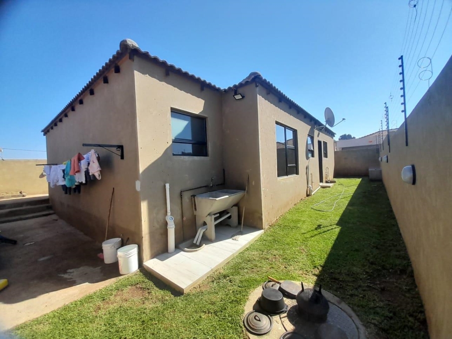 3 Bedroom Property for Sale in Mohlakeng Gauteng