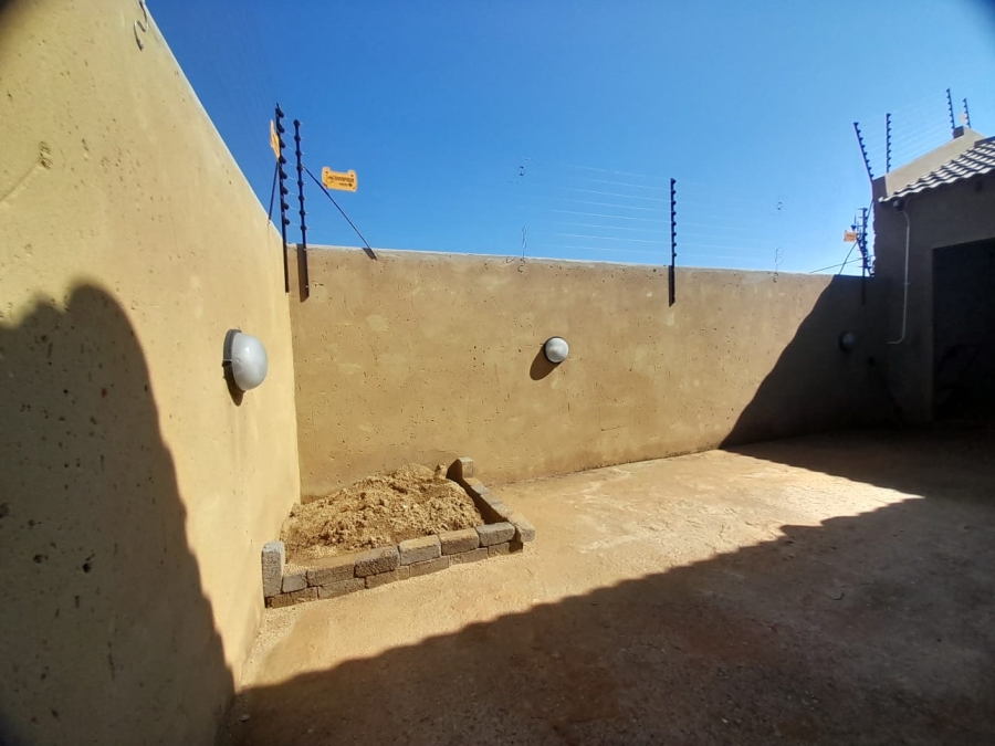 3 Bedroom Property for Sale in Mohlakeng Gauteng
