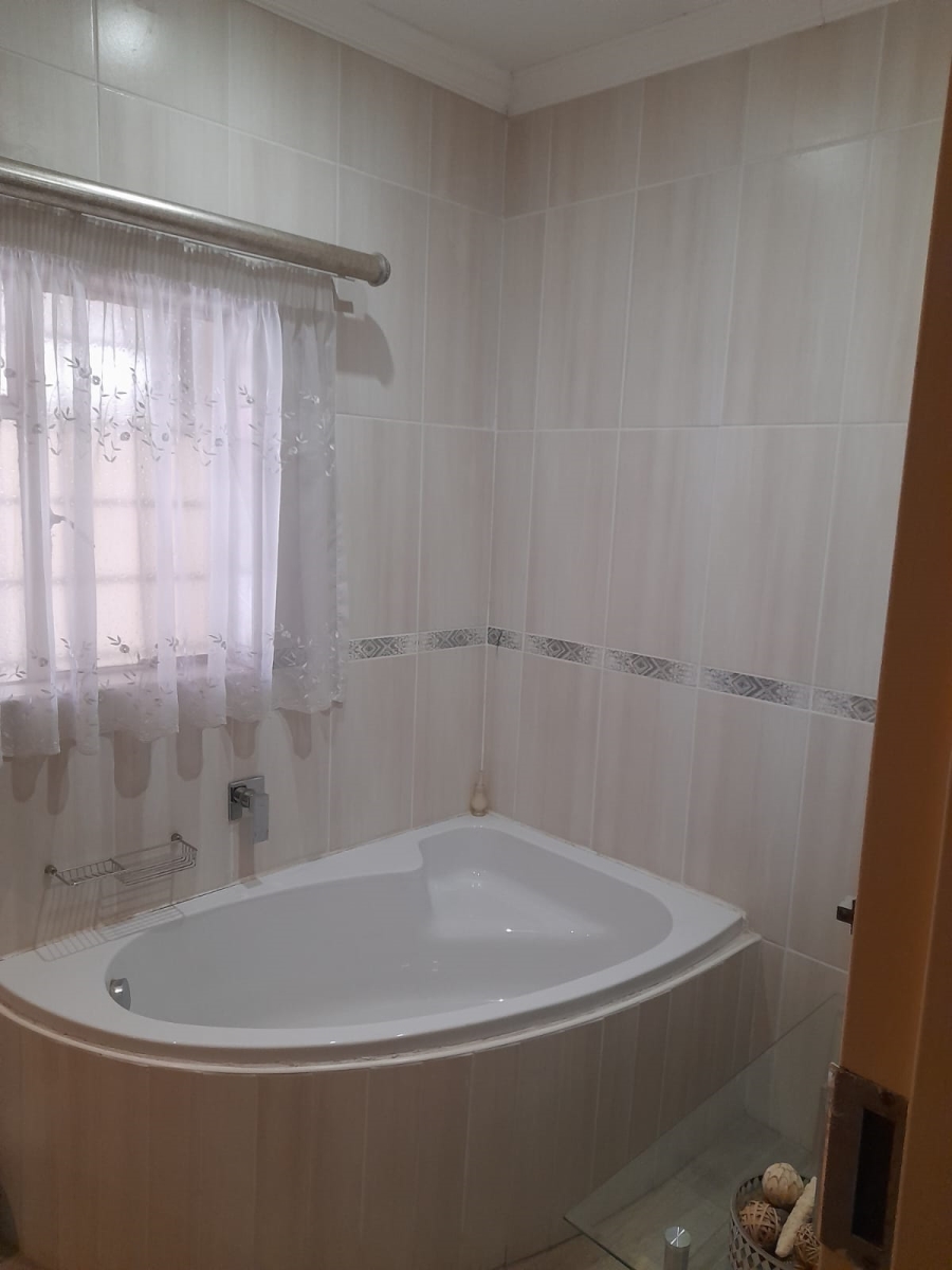 4 Bedroom Property for Sale in Gerardsville Gauteng