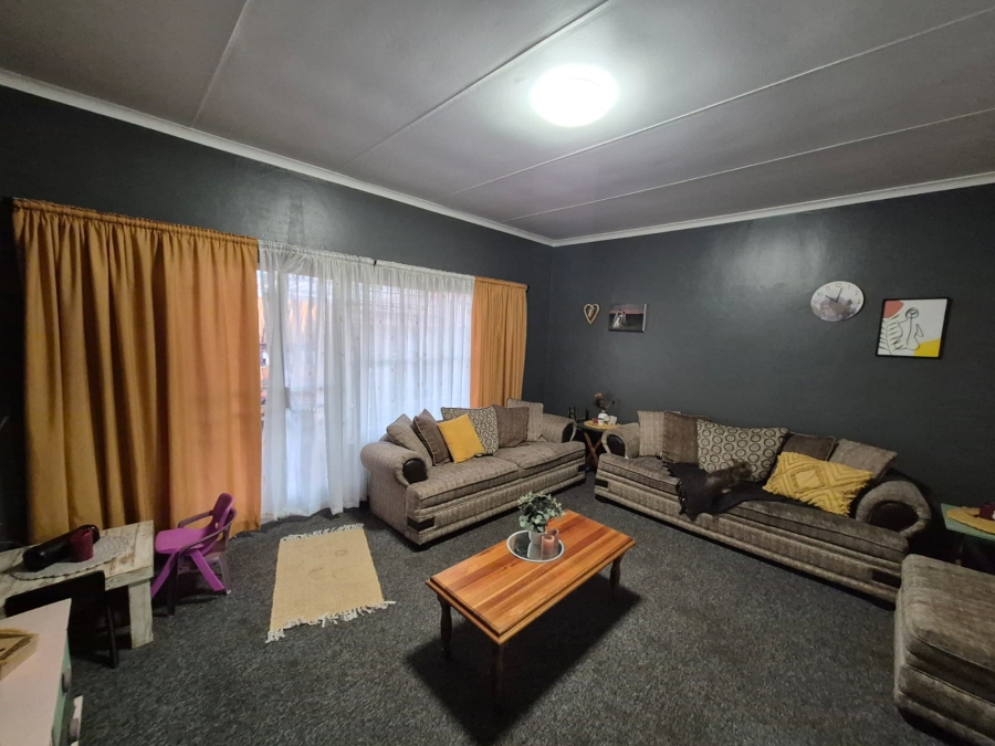 To Let 4 Bedroom Property for Rent in Faerie Glen Gauteng