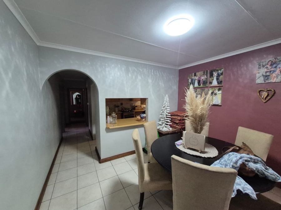 To Let 4 Bedroom Property for Rent in Faerie Glen Gauteng