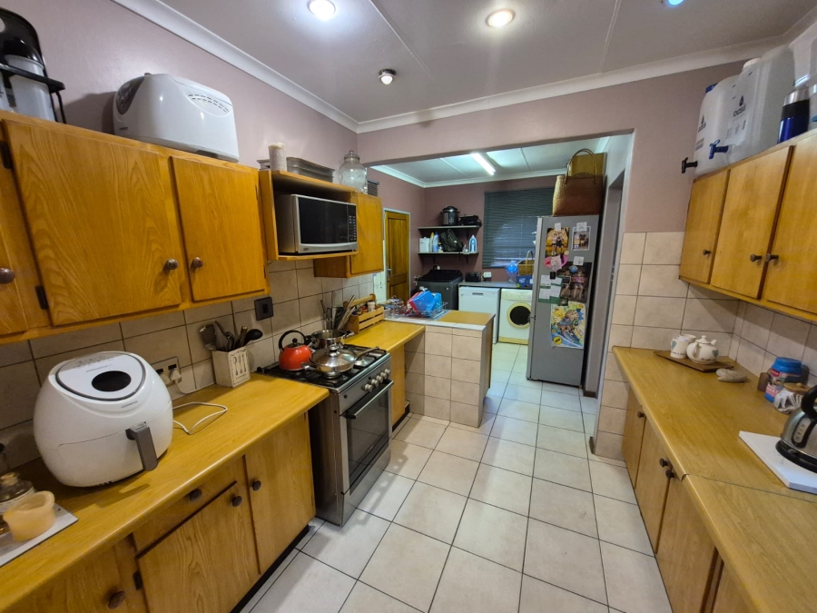 To Let 4 Bedroom Property for Rent in Faerie Glen Gauteng