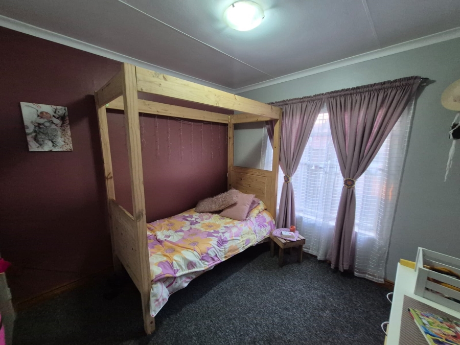 To Let 4 Bedroom Property for Rent in Faerie Glen Gauteng