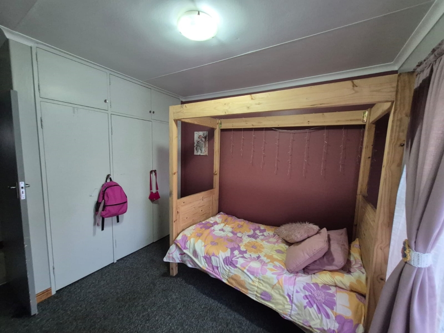 To Let 4 Bedroom Property for Rent in Faerie Glen Gauteng