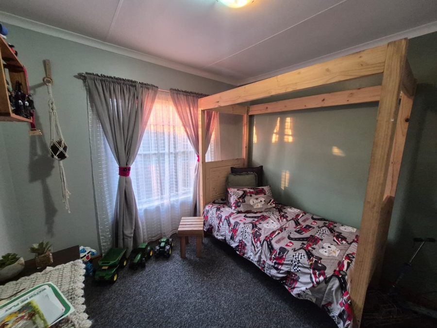 To Let 4 Bedroom Property for Rent in Faerie Glen Gauteng