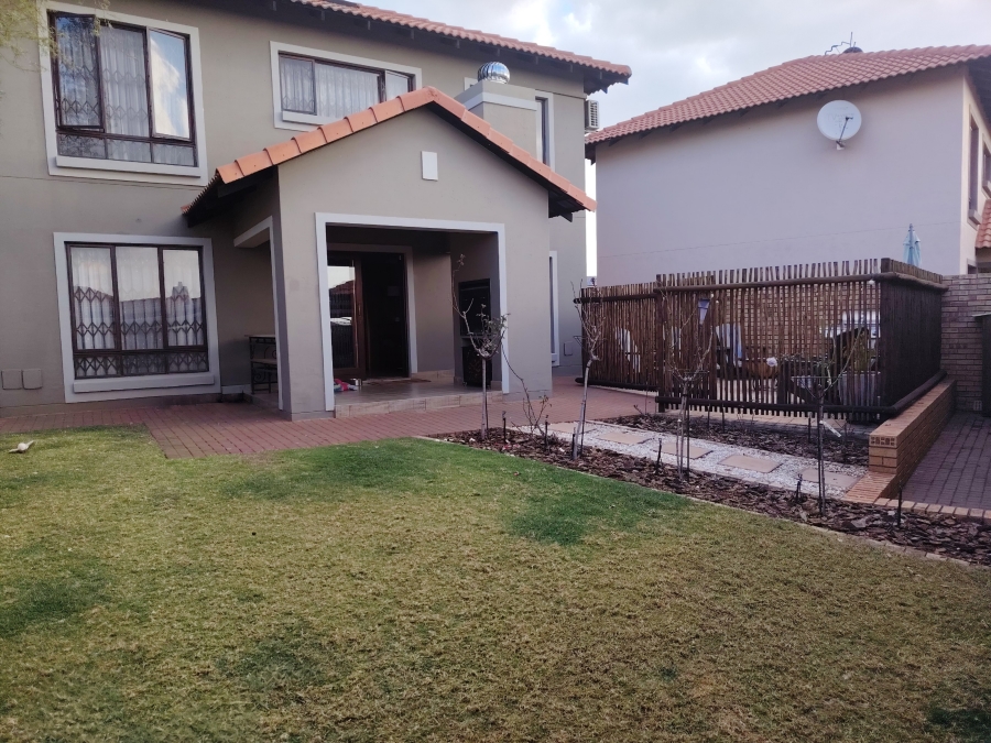 3 Bedroom Property for Sale in Monavoni Gauteng